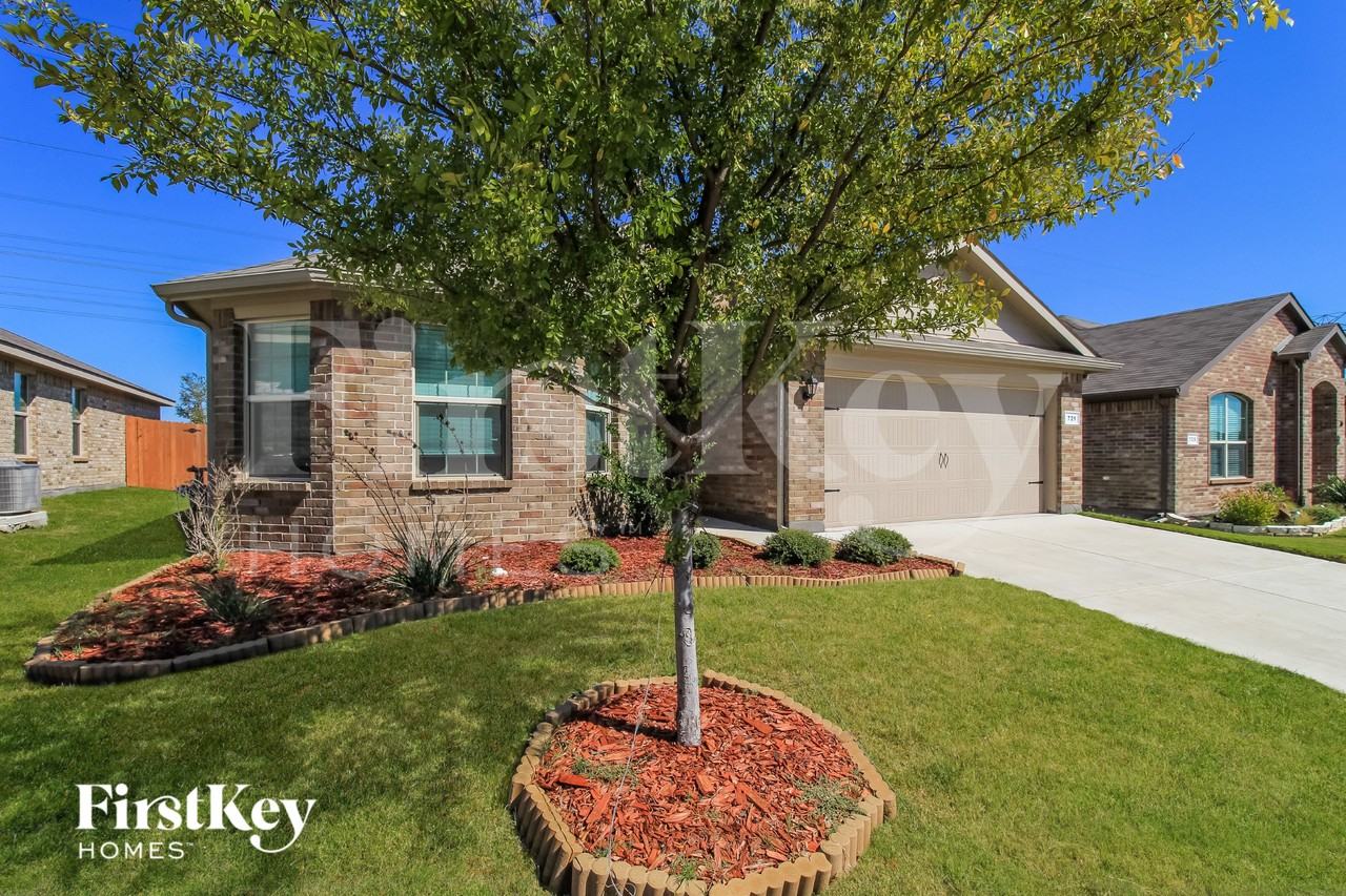 721 Watson Way - Photo 3 of 16