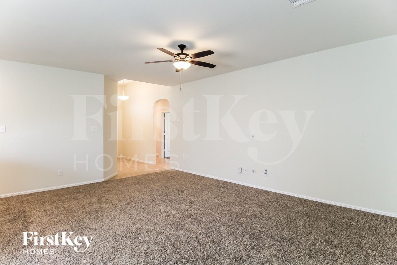 721 Watson Way - Photo 4 of 16