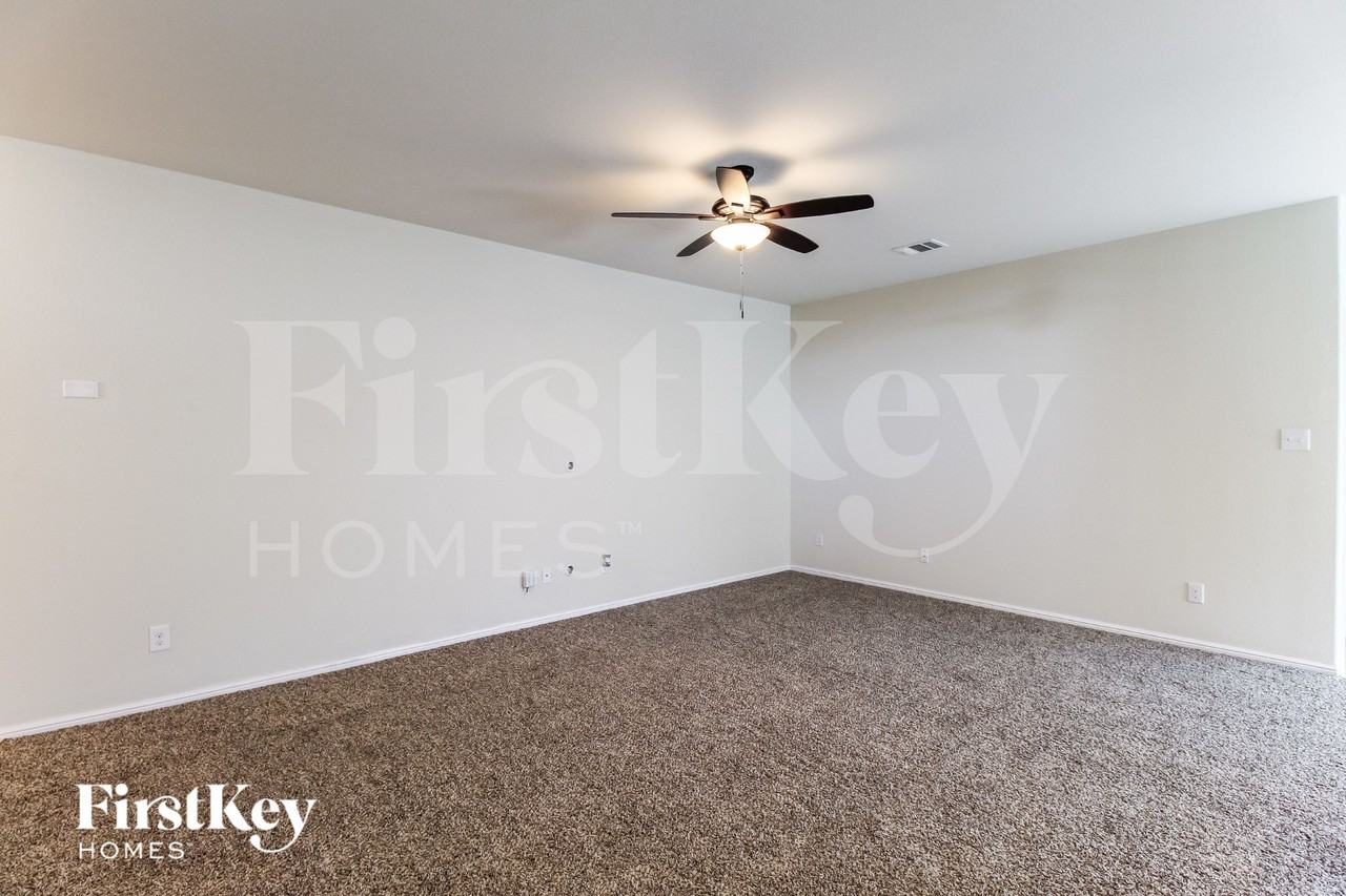 721 Watson Way - Photo 5 of 16