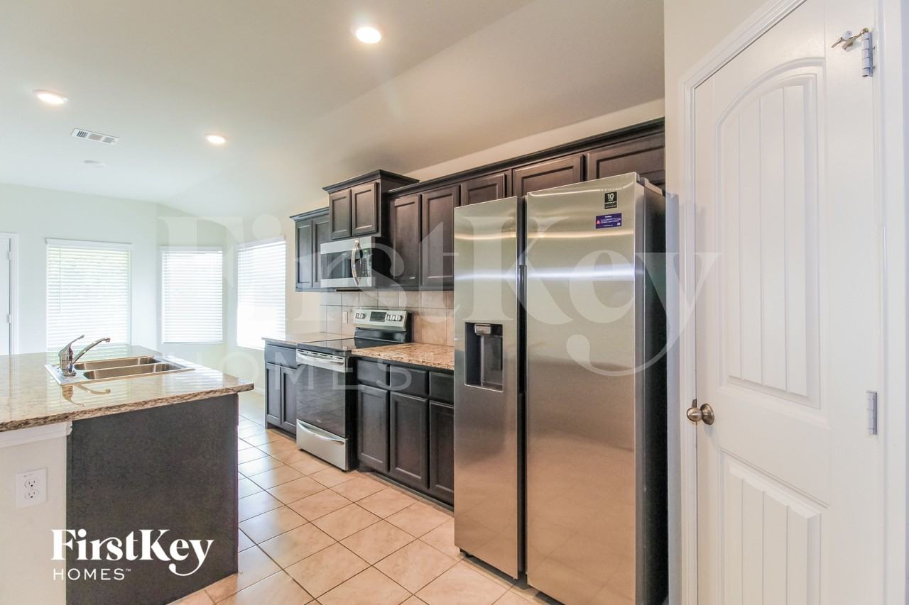 721 Watson Way - Photo 7 of 16