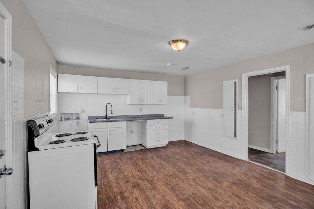 2111 Runnels St Unit 1 - Photo 4 of 13