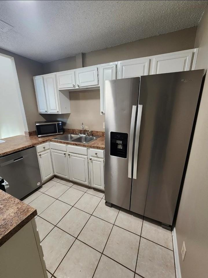 4241 Siesta Ln - Photo 7 of 26