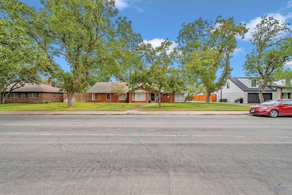 1900 Sparks St - Photo 7 of 43