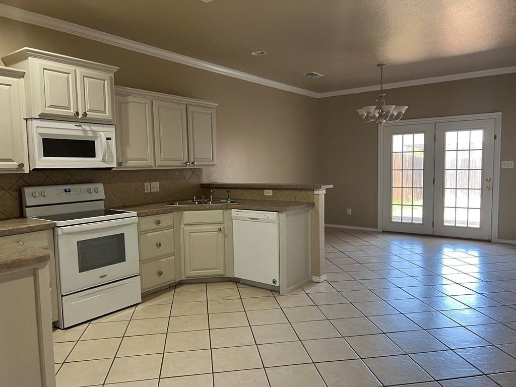 4600 Lanham St - Photo 2 of 10