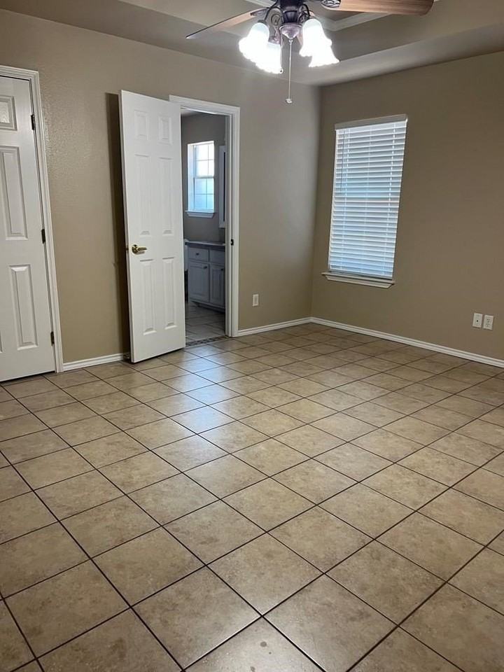 4600 Lanham St - Photo 7 of 10