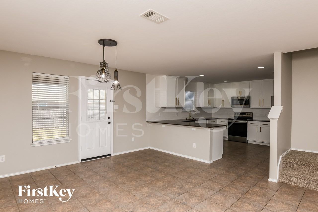 8825 Quarry Ridge Trl - Photo 3 of 14