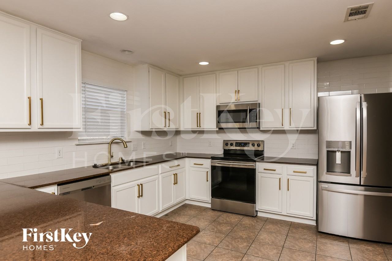 8825 Quarry Ridge Trl - Photo 4 of 14