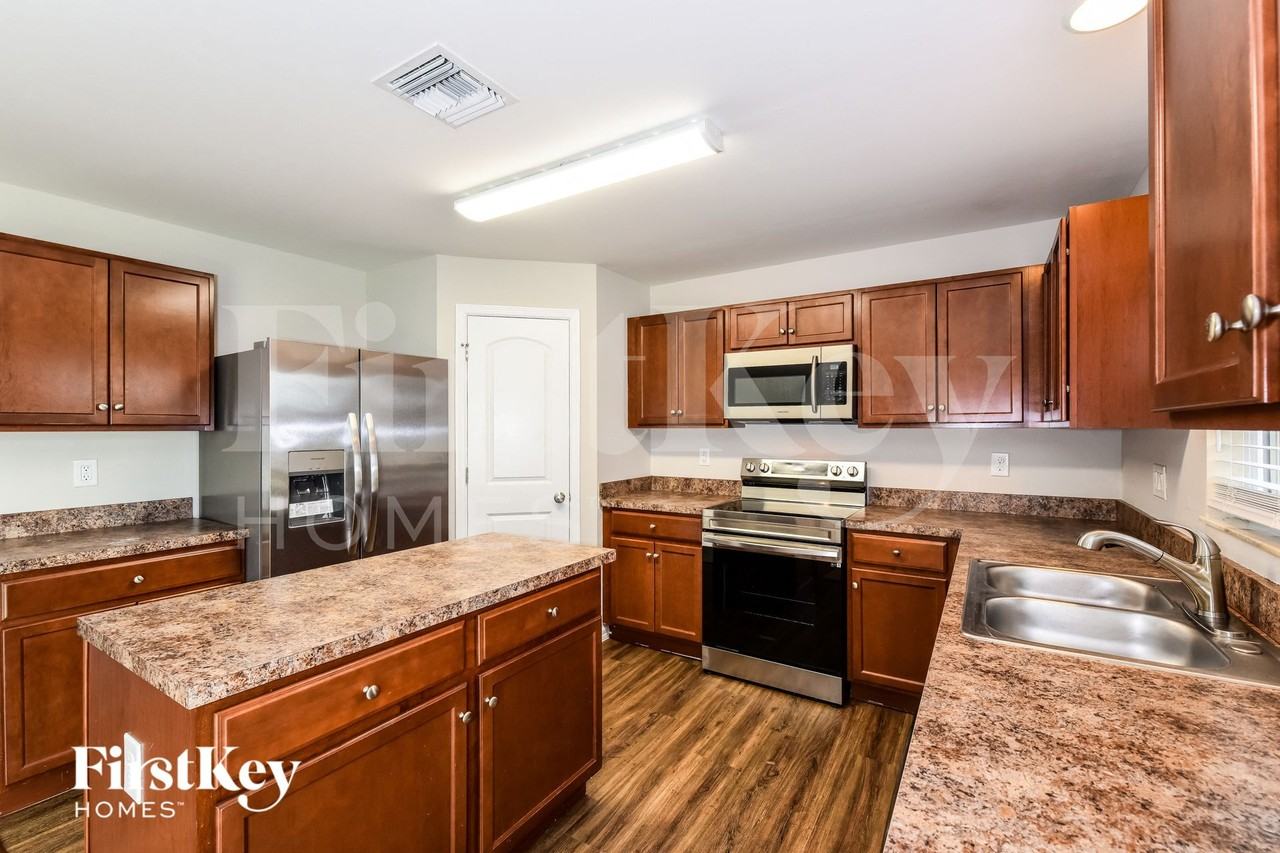 1414 Sw 11th St - Photo 5 of 15