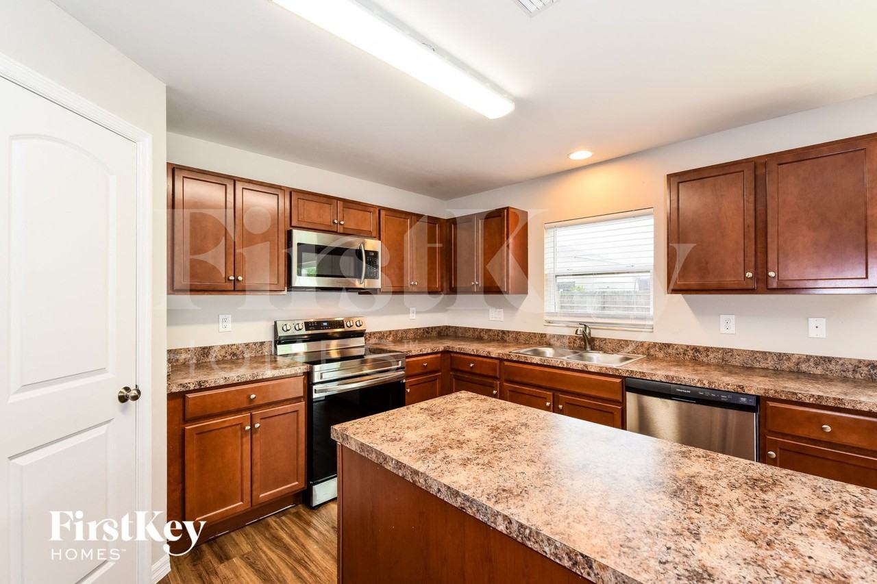 1414 Sw 11th St - Photo 6 of 15