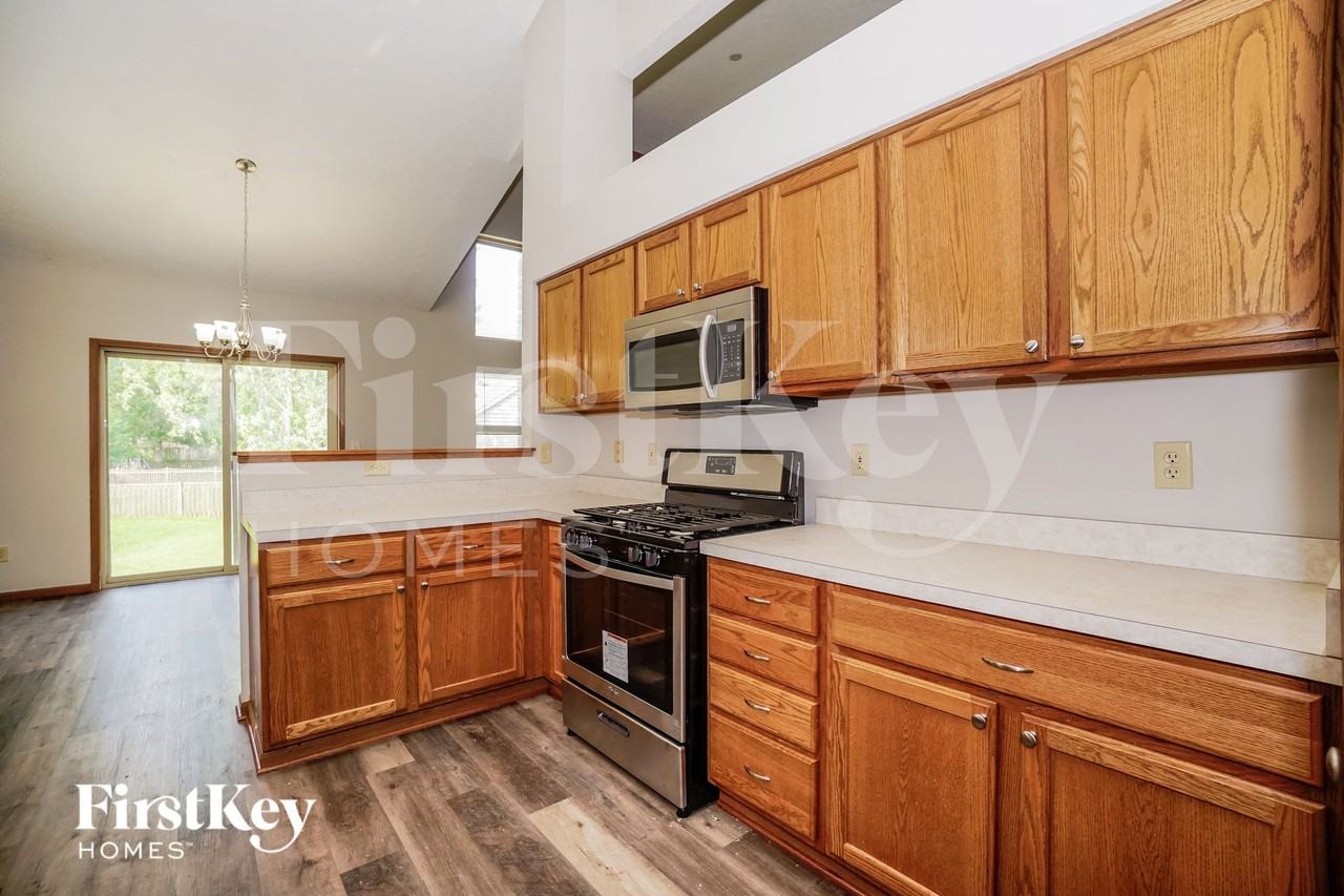 1558 Royal Oak Dr - Photo 6 of 15