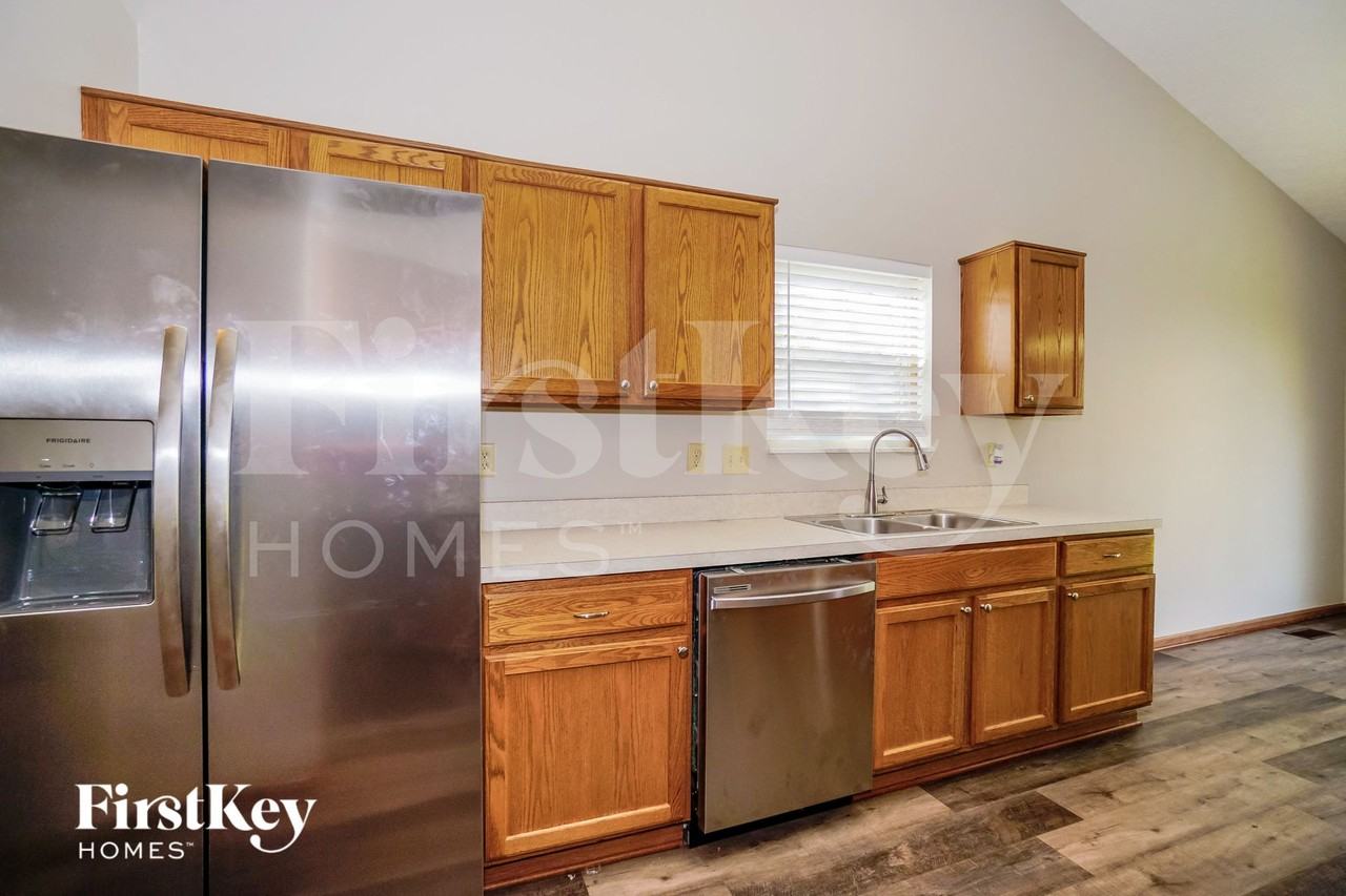 1558 Royal Oak Dr - Photo 7 of 15