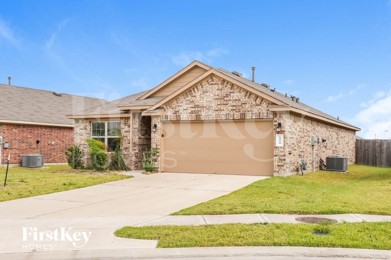 6010 Diantha St - Photo 2 of 15