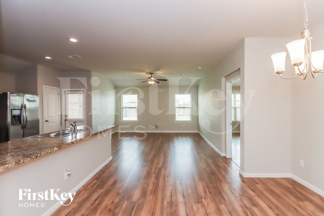 6010 Diantha St - Photo 4 of 15