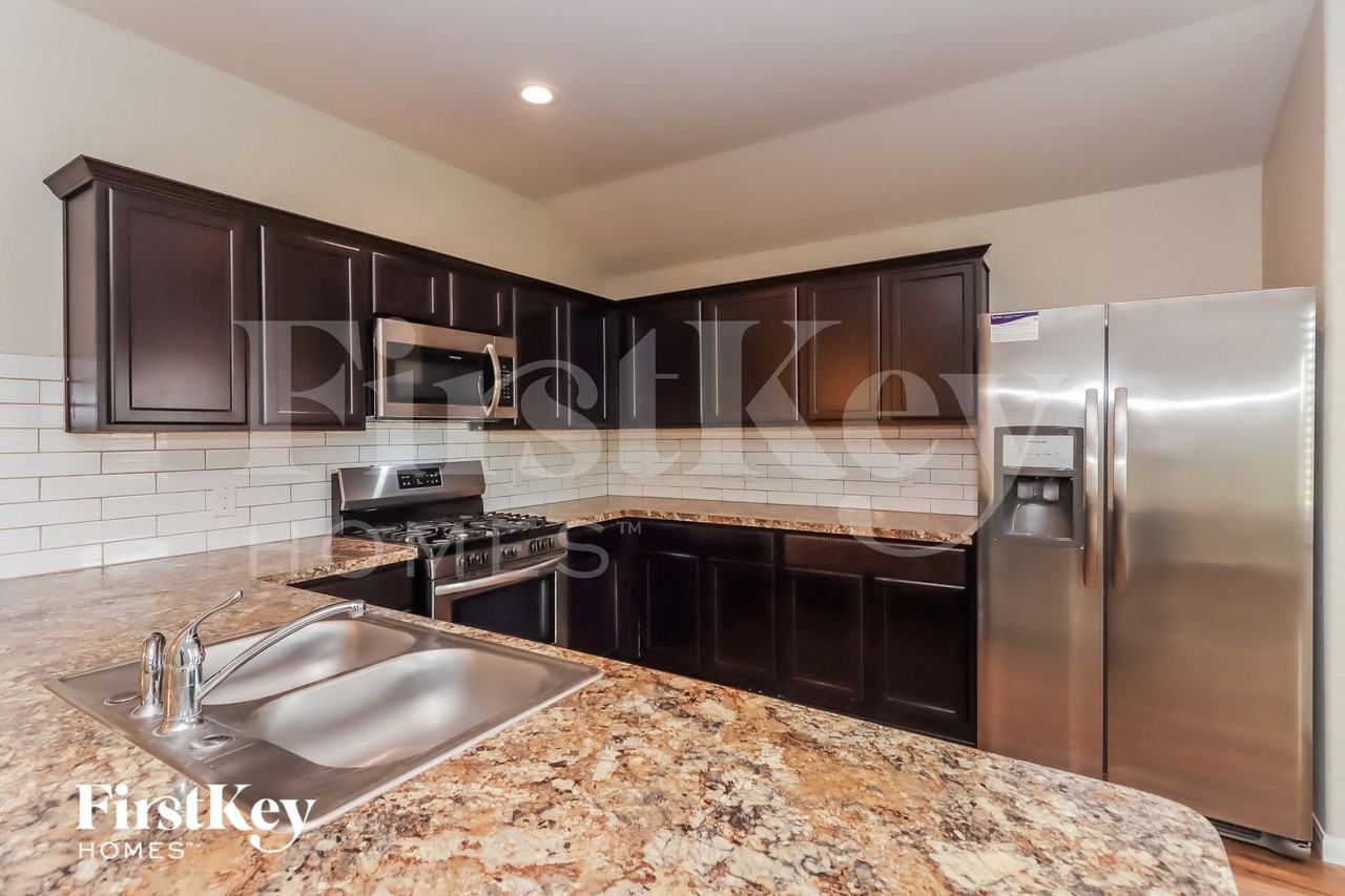 6010 Diantha St - Photo 6 of 15