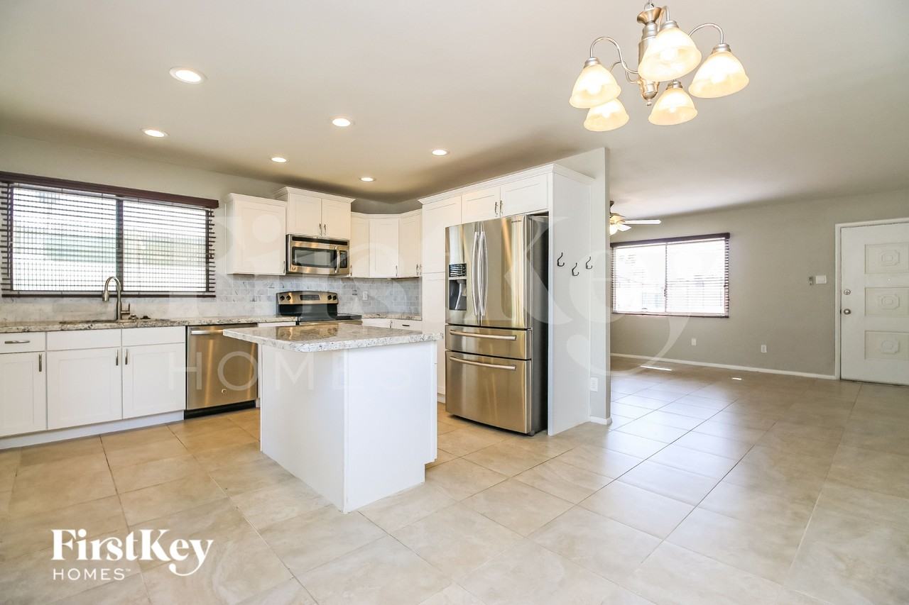 320 E Orion St - Photo 6 of 15