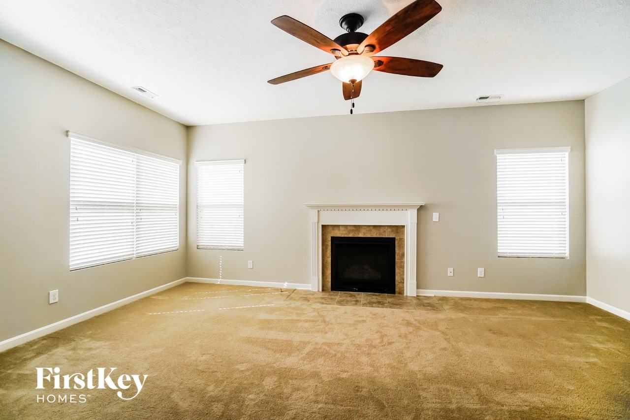 1083 Ashcraft Ave - Photo 2 of 15