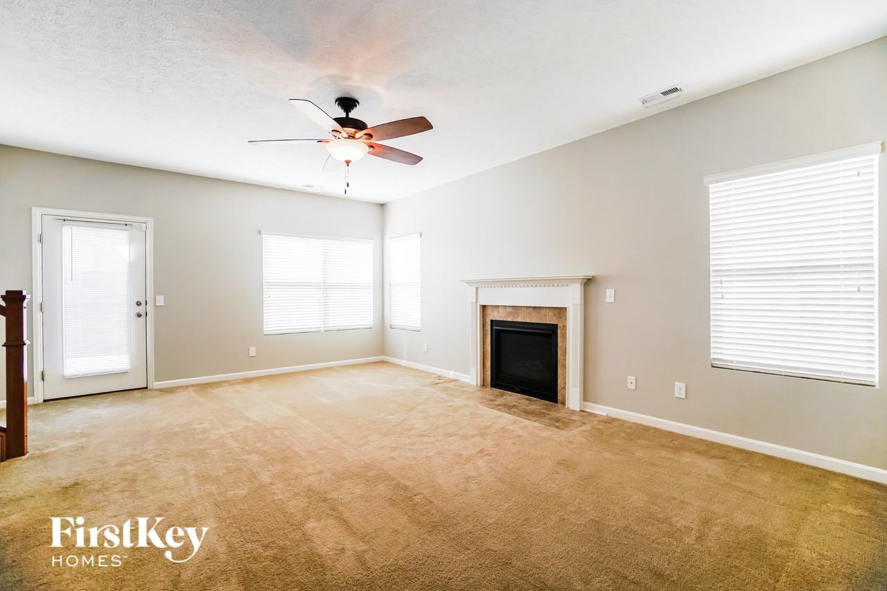 1083 Ashcraft Ave - Photo 3 of 15