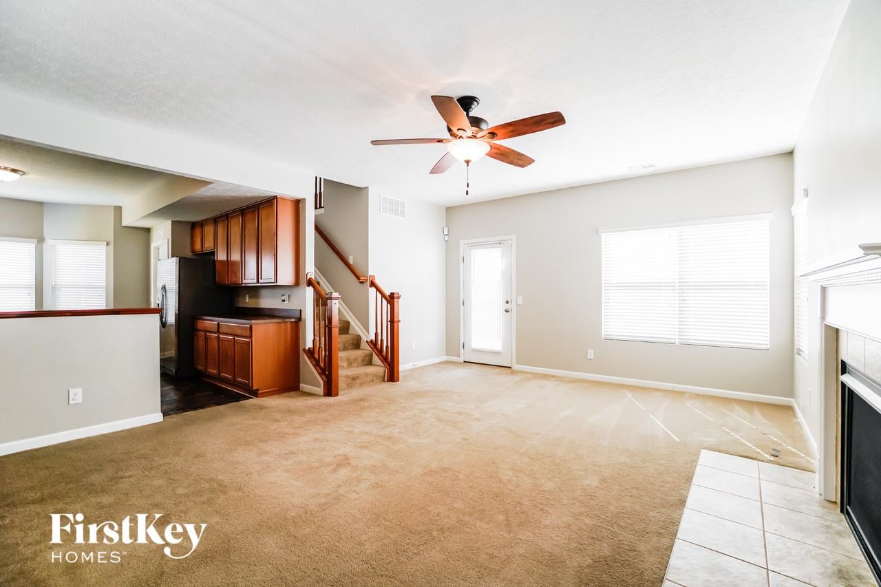 1083 Ashcraft Ave - Photo 4 of 15