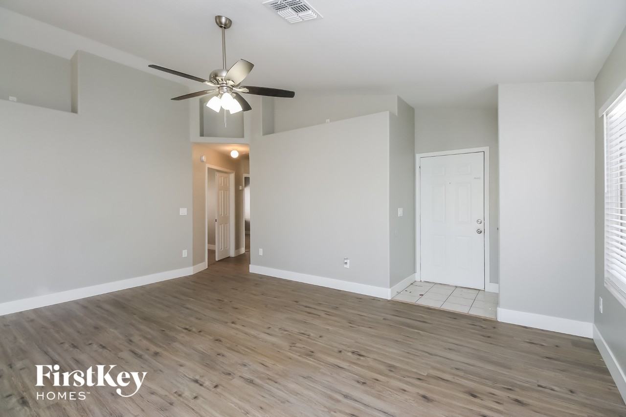 812 E Morelos St - Photo 4 of 15