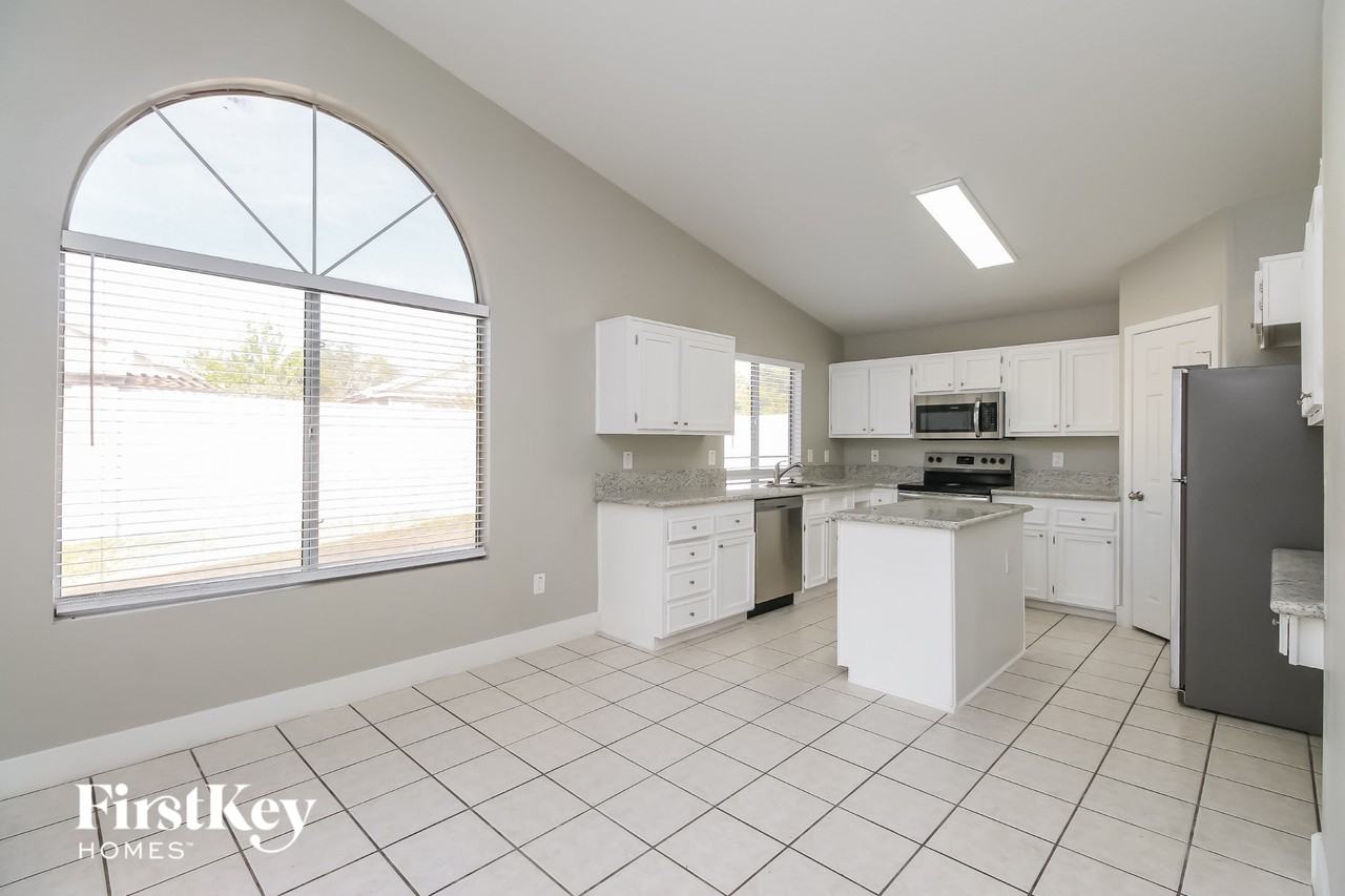 812 E Morelos St - Photo 5 of 15