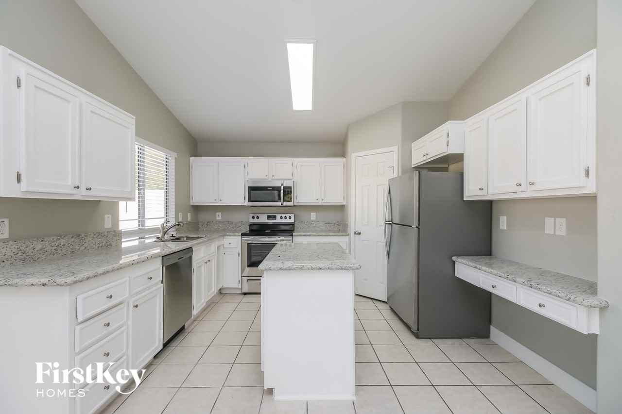 812 E Morelos St - Photo 6 of 15