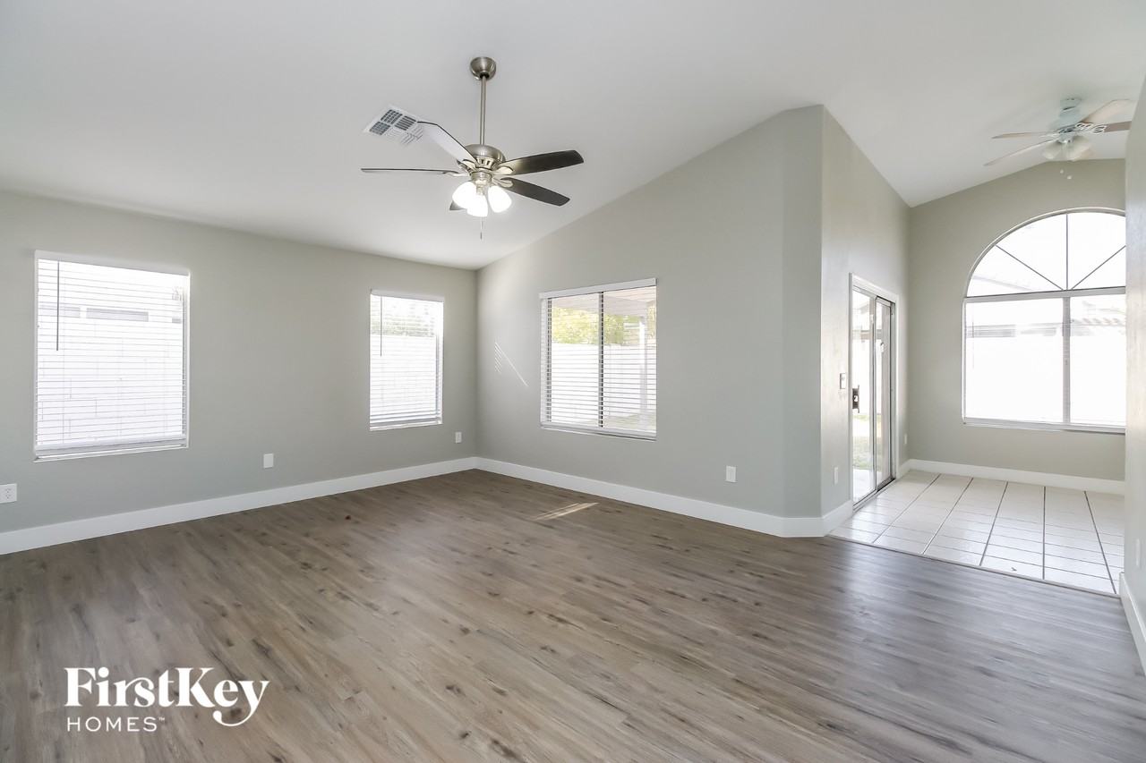 812 E Morelos St - Photo 7 of 15