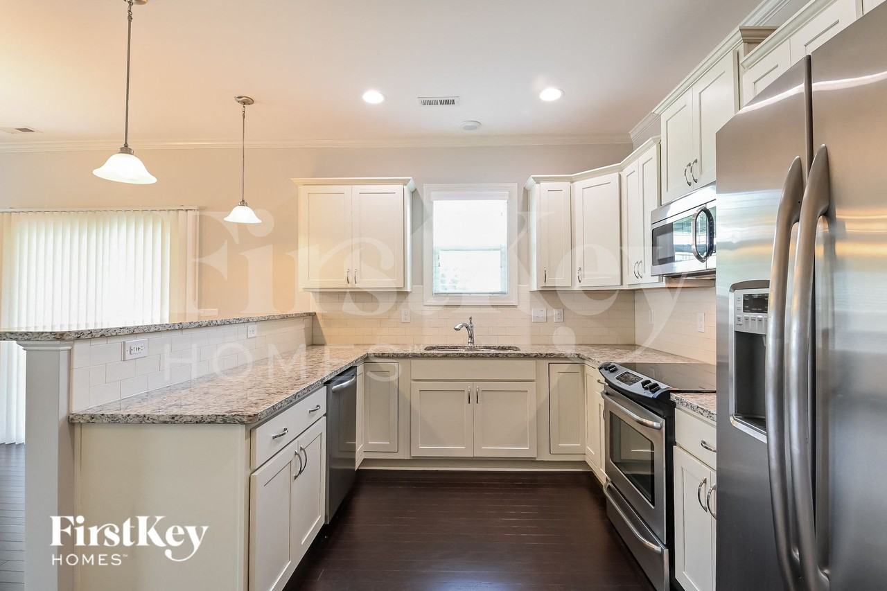 92 Squire St - Photo 4 of 15