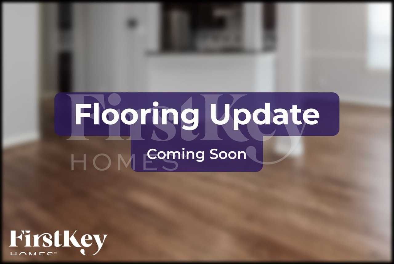 925 Parkwood Trl - Photo 2 of 16