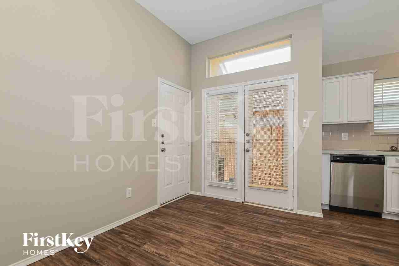 925 Parkwood Trl - Photo 7 of 16