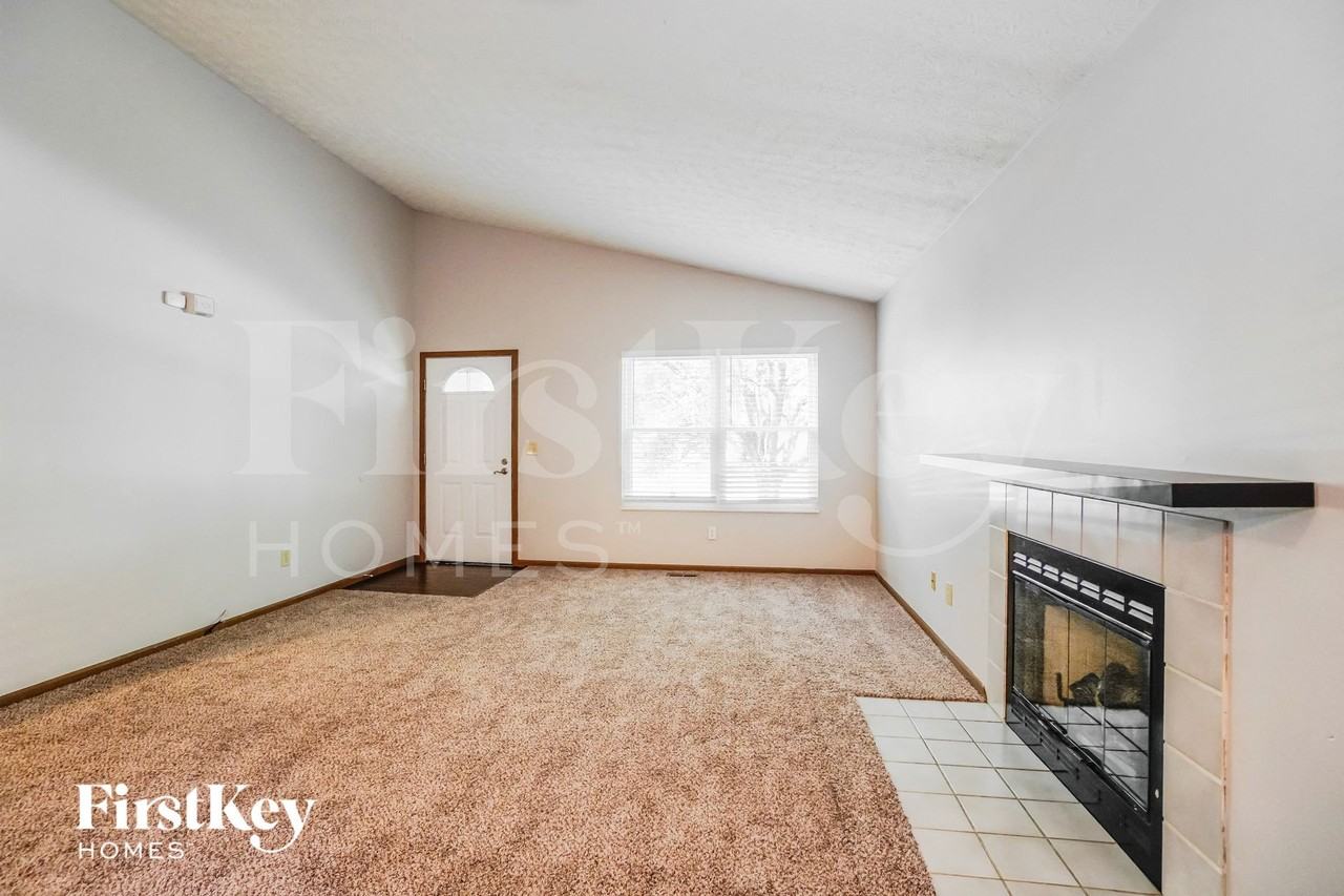 1634 Golden Cloud Ln - Photo 4 of 15