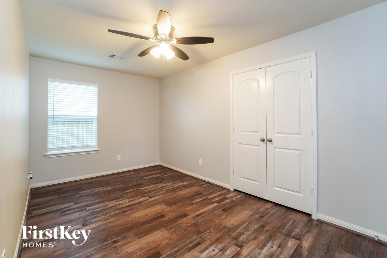 1001 Walnut Ln - Photo 6 of 15