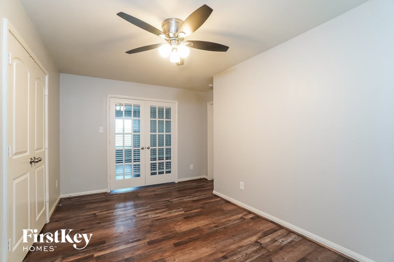 1001 Walnut Ln - Photo 7 of 15