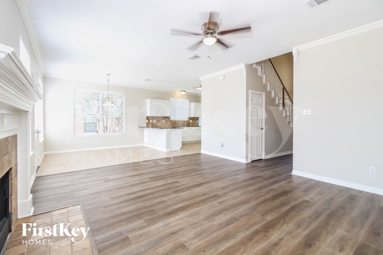 1008 Mark Twain Dr - Photo 4 of 15