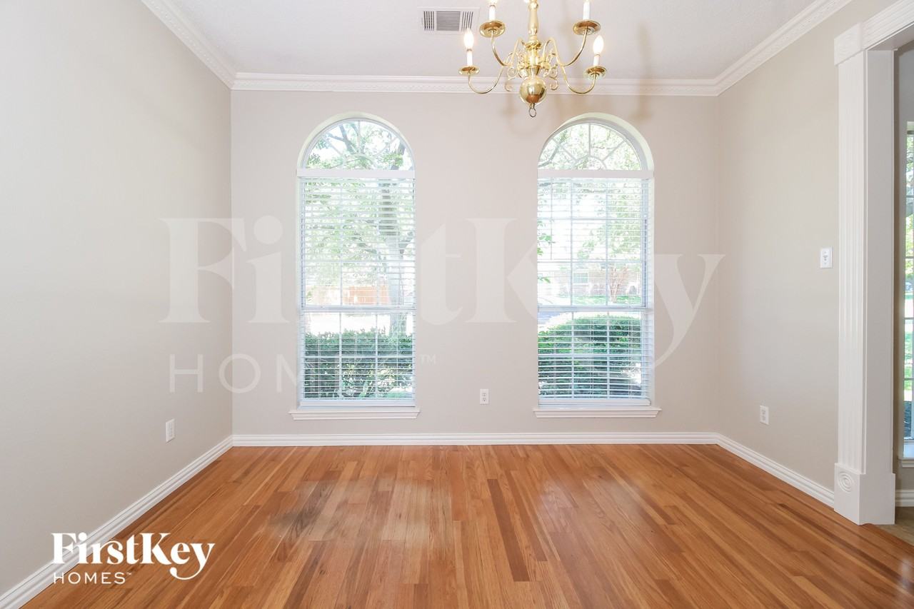 1008 Mark Twain Dr - Photo 5 of 15