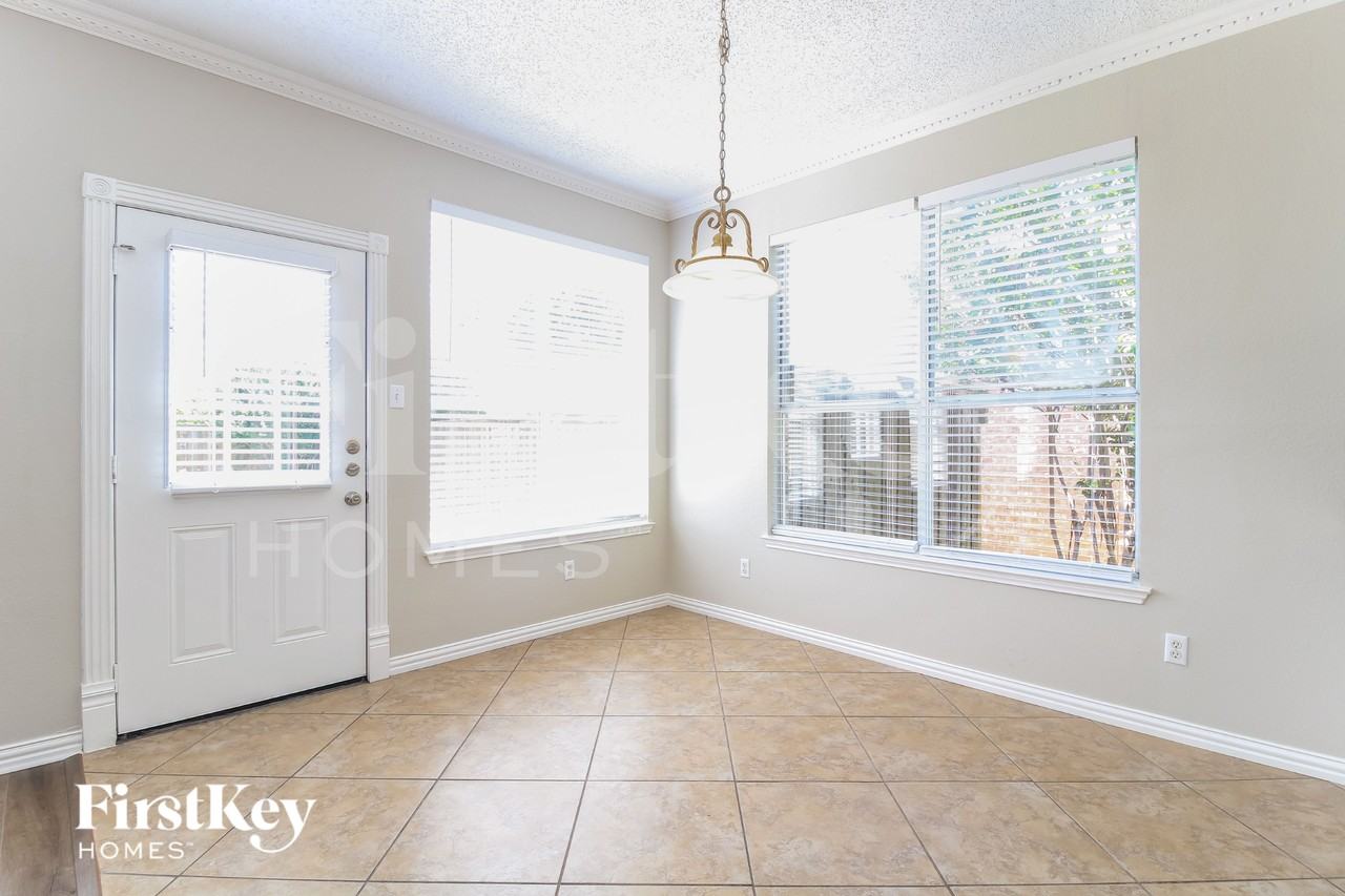 1008 Mark Twain Dr - Photo 6 of 15