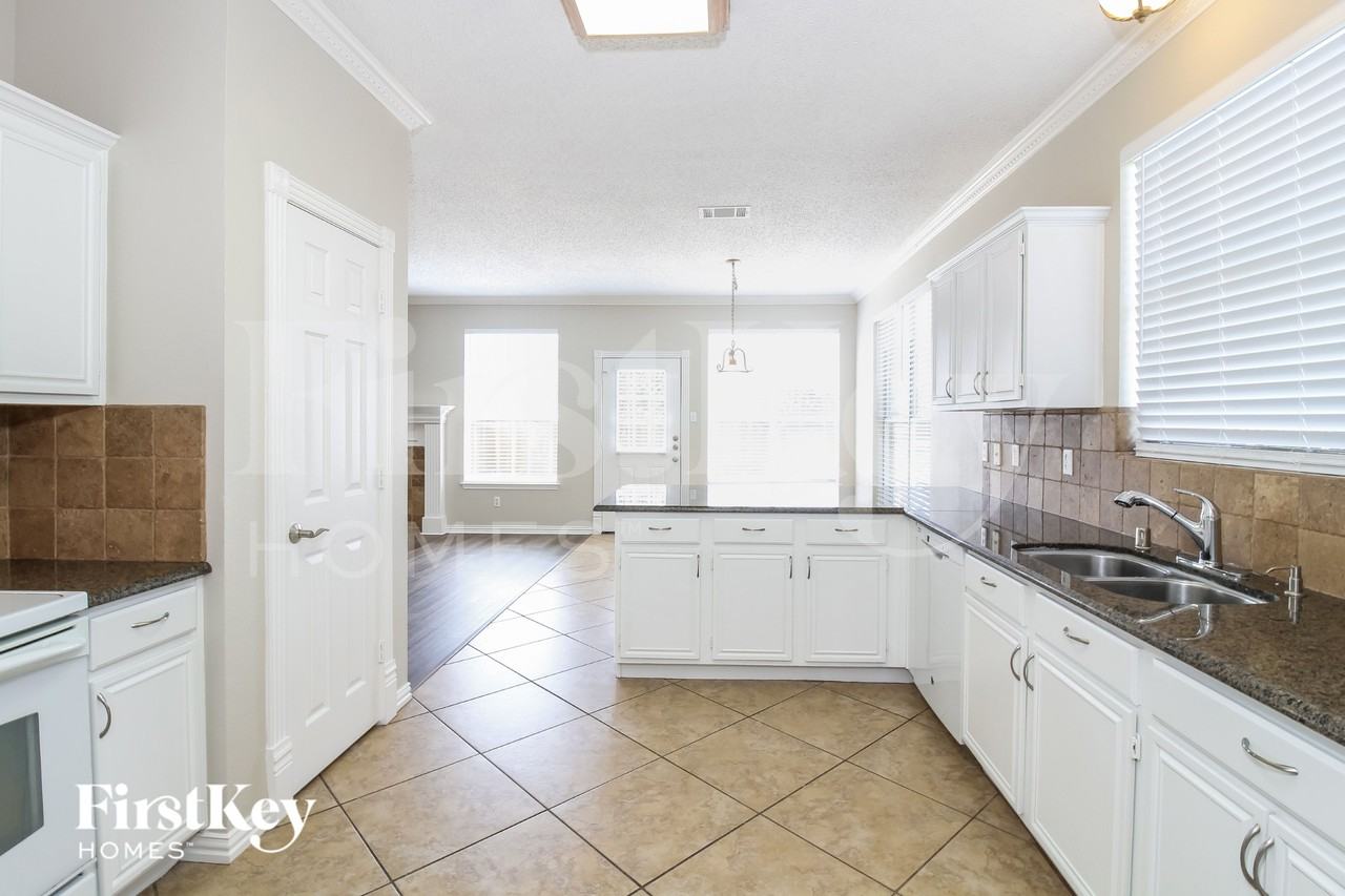 1008 Mark Twain Dr - Photo 7 of 15