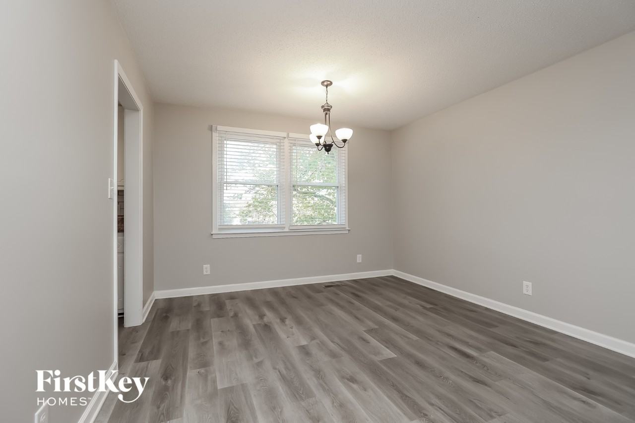 418 Helton Dr - Photo 3 of 15