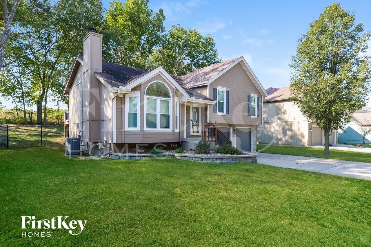 3909 Nw 78th St - Photo 2 of 15