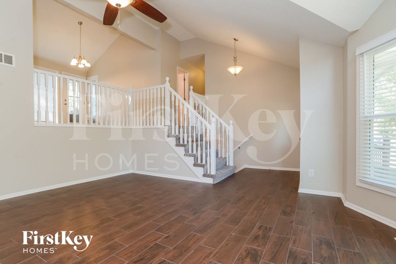 3909 Nw 78th St - Photo 3 of 15