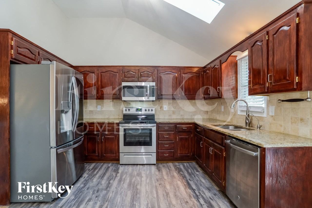 3909 Nw 78th St - Photo 5 of 15