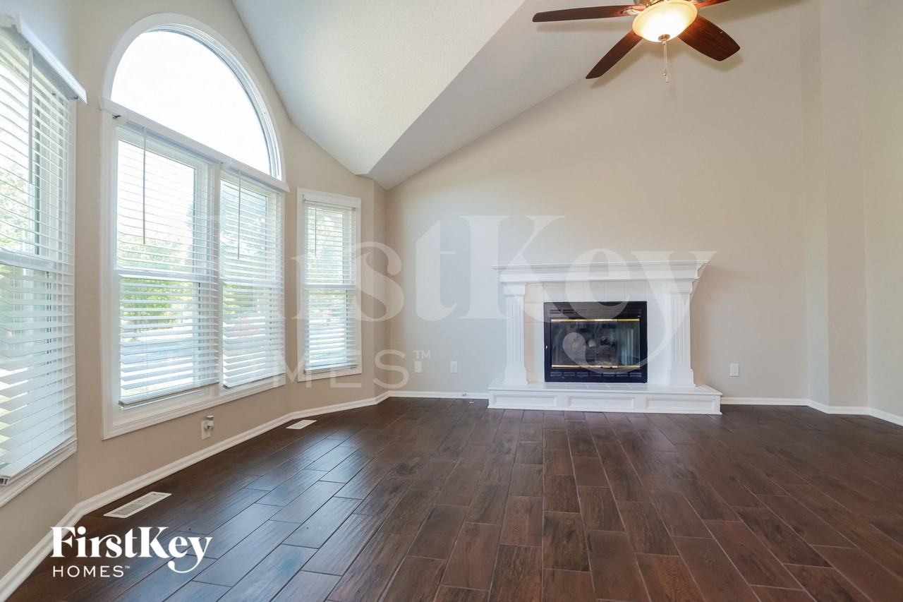 3909 Nw 78th St - Photo 7 of 15