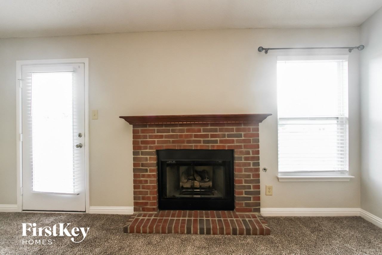 529 Streamside Dr - Photo 4 of 15