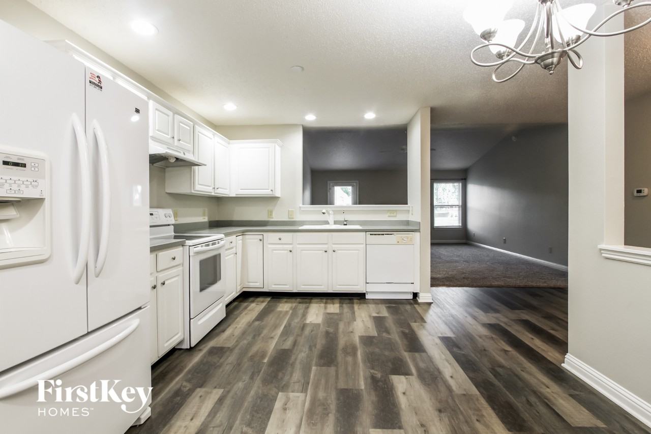 529 Streamside Dr - Photo 6 of 15