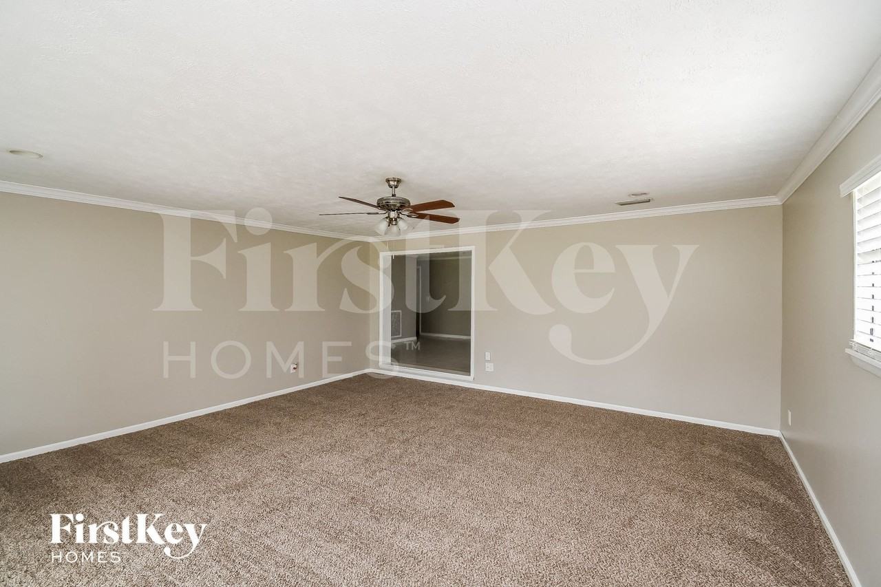 3572 Fortuna Dr - Photo 4 of 15