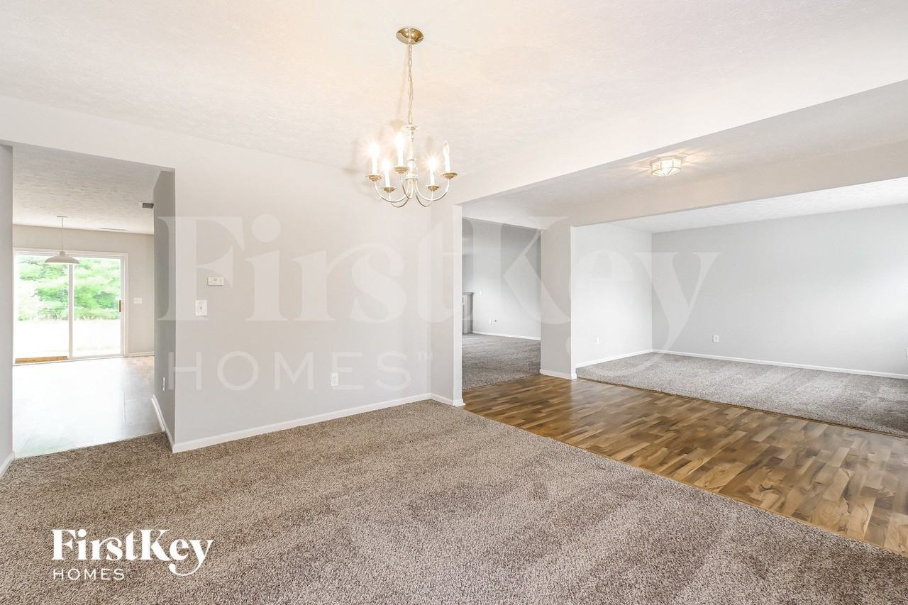 5076 Gunston Ln - Photo 4 of 15