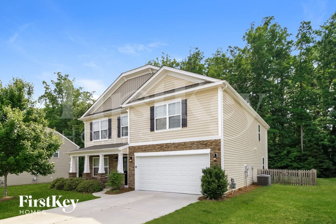 1626 Weatherend Dr - Photo 2 of 15