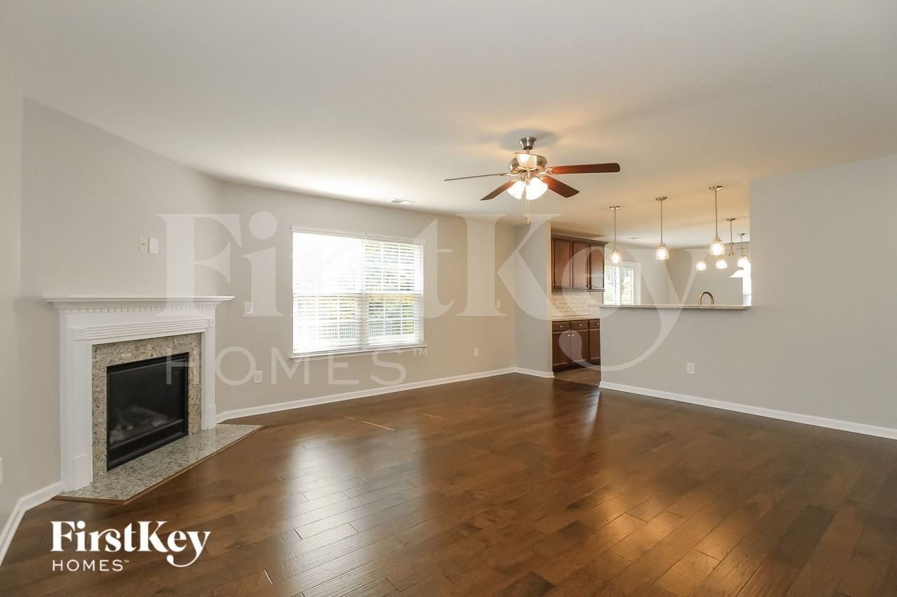 1626 Weatherend Dr - Photo 3 of 15