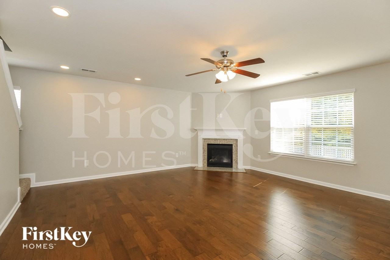 1626 Weatherend Dr - Photo 4 of 15