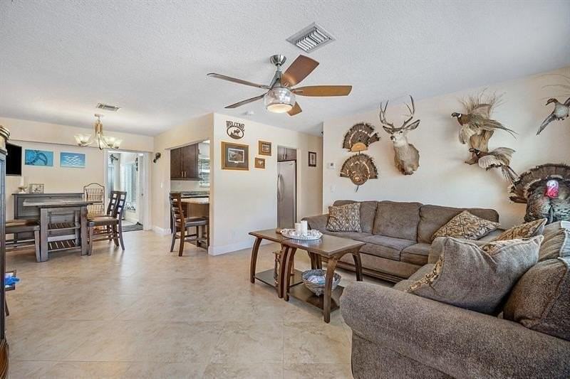 2135 Ne 2nd Dr - Photo 3 of 18