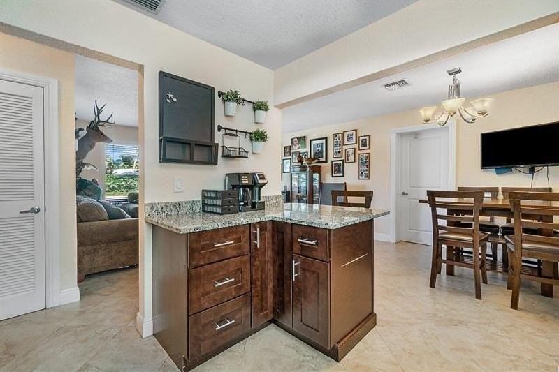 2135 Ne 2nd Dr - Photo 7 of 18